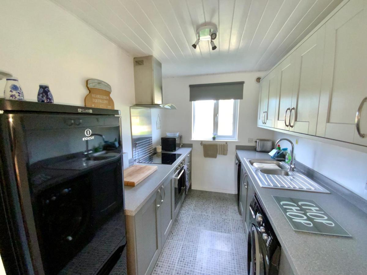סירנססטר 'That One' Our Cotswold Lakeside Lodge מראה חיצוני תמונה