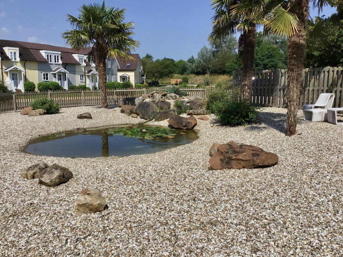 סירנססטר 'That One' Our Cotswold Lakeside Lodge מראה חיצוני תמונה