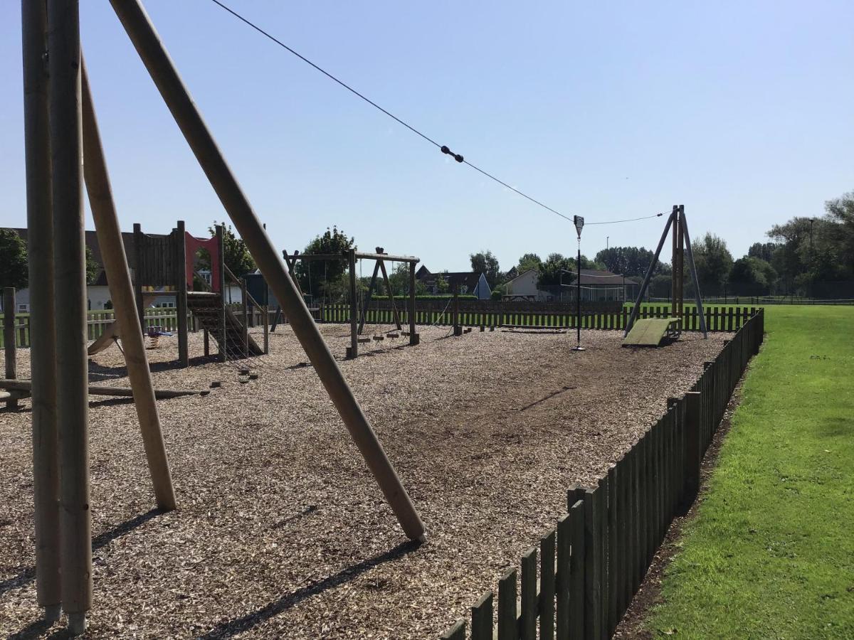 סירנססטר 'That One' Our Cotswold Lakeside Lodge מראה חיצוני תמונה